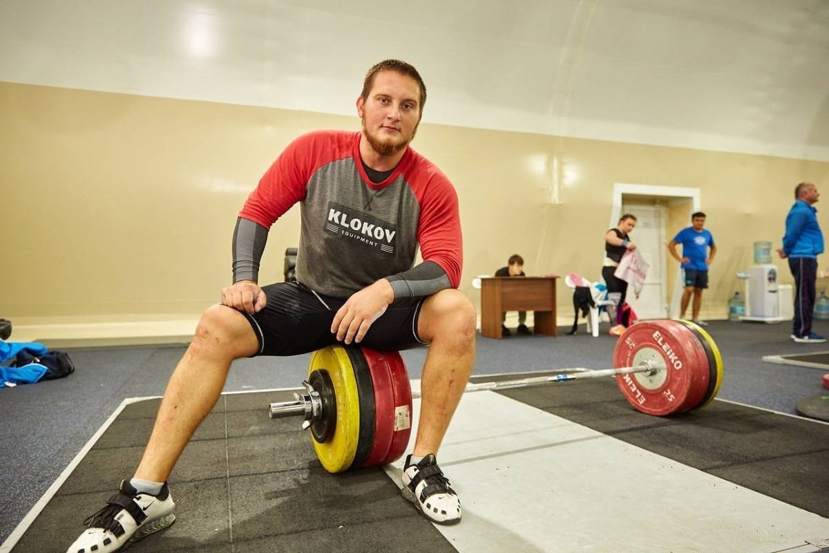 Ибрагим Берсанов завоевал серебро на чемпионате Международного содружества по тяжелой атлетике