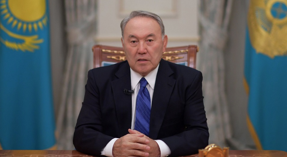 Нурсултан Назарбаев сложил полномочия президента Казахстана