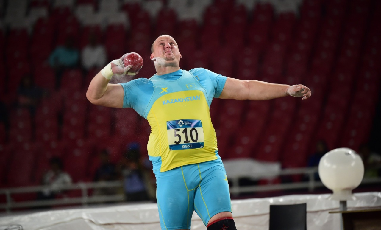 Иван Иванов побил рекорд Казахстана в толкании ядра