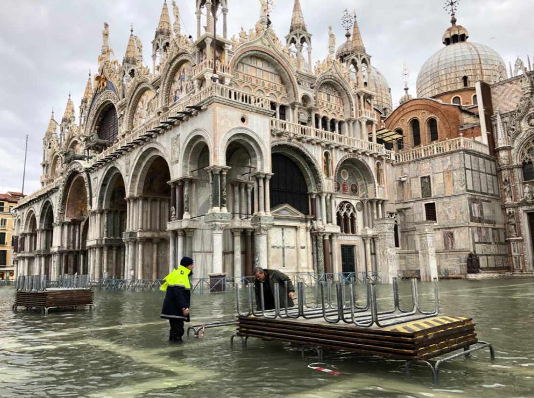 В Венеции в преддверии Рождества затопило улицы