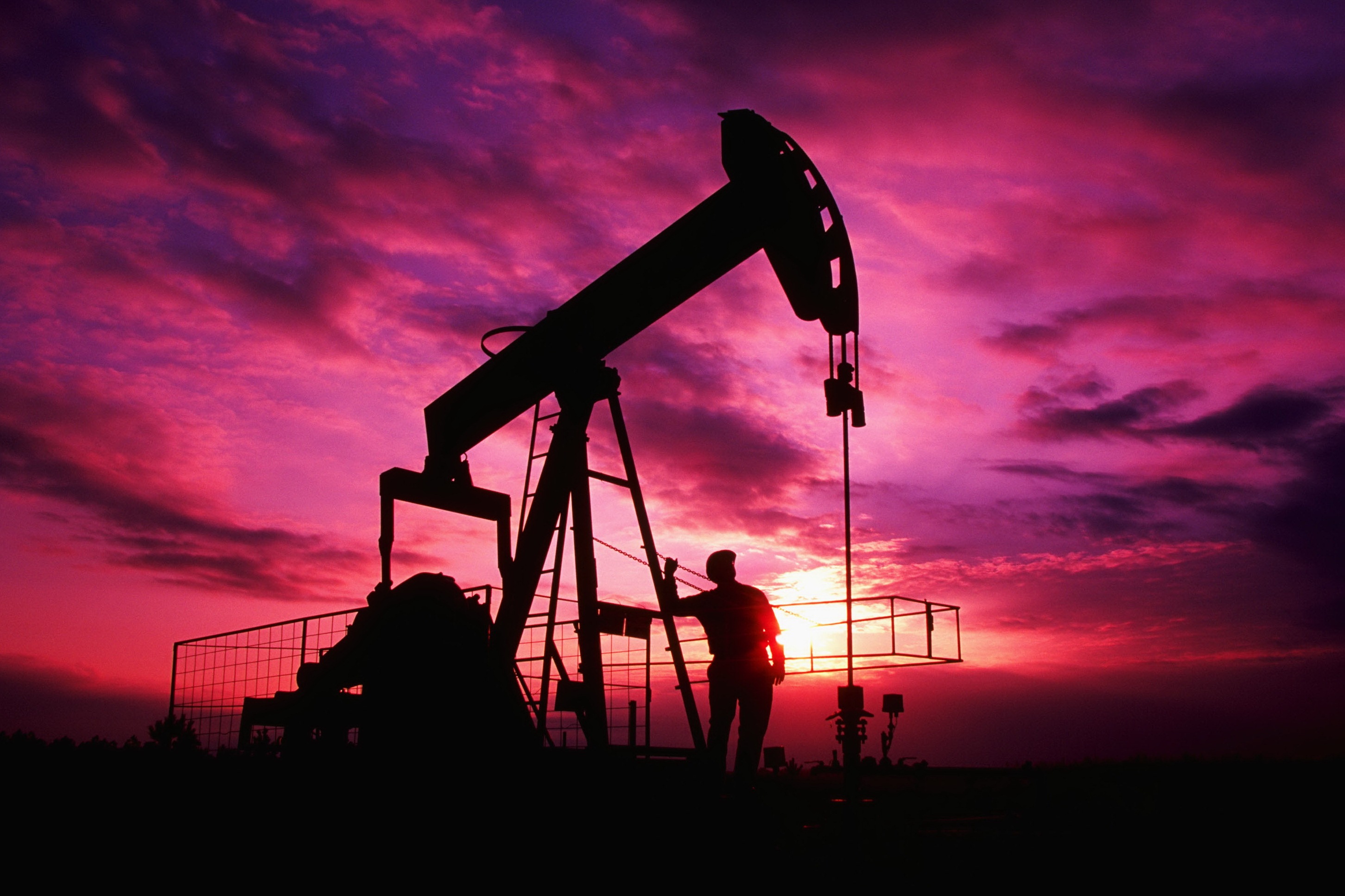 Цена нефти Brent превысила $53 впервые с 4 марта
