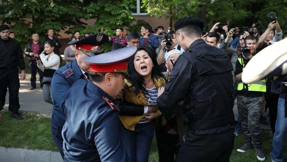 Полицейских обучат переговорам с митингующими