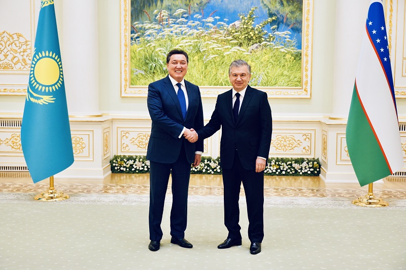 Аскар Мамин встретился с президентом Узбекистана Шавкатом Мирзиёевым 