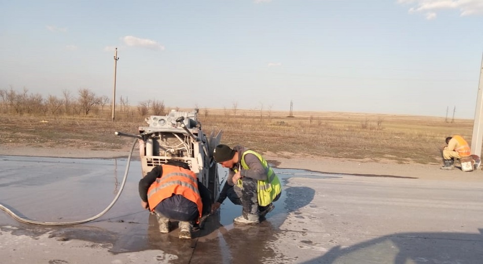 Бетон штопаный VII: на дороге Темиртау – Караганда демонтируют плиты с трещинами