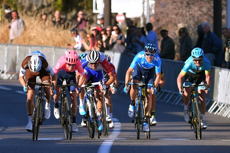 Велогонщик "Астаны" финишировал шестым на этапе "Тур де Франс"