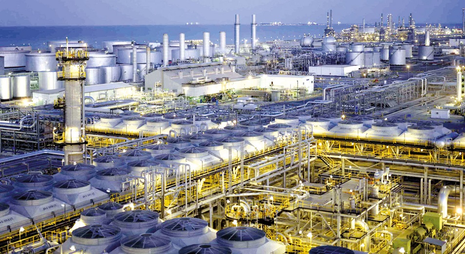 Добыча 5,7 млн баррелей нефти в Саудовской Аравии приостановлена
