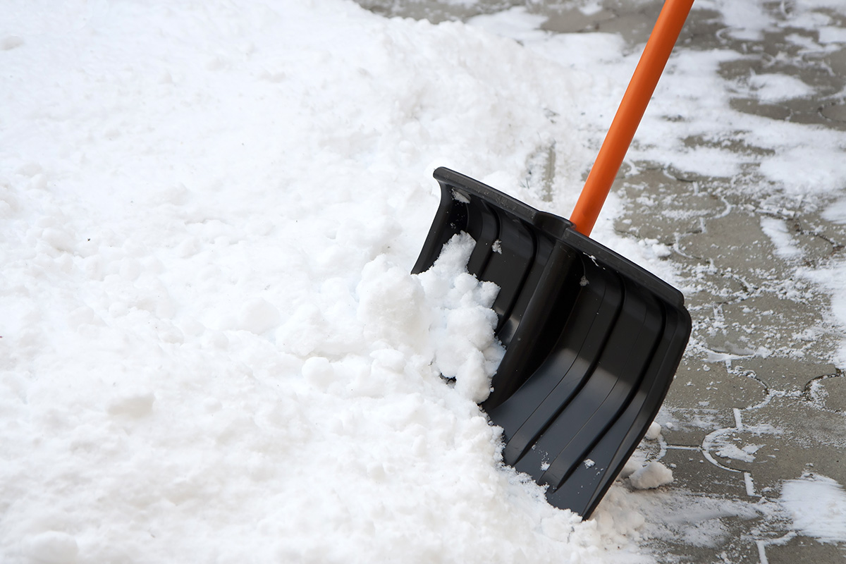 5 млн тенге платят за уборку снега на трех улицах столицы