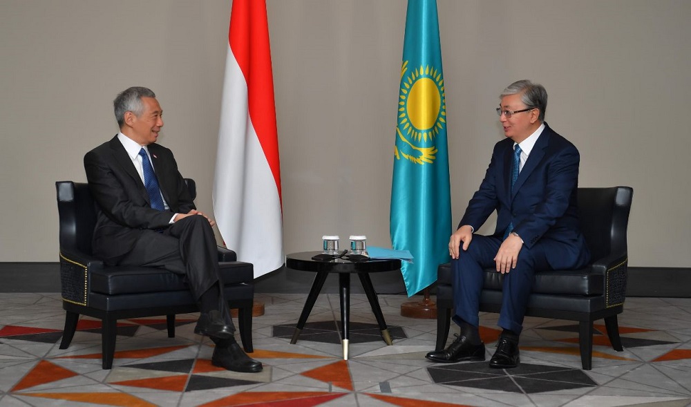 Касым-Жомарт Токаев пригласил главу Сингапура посетить с визитом Казахстан