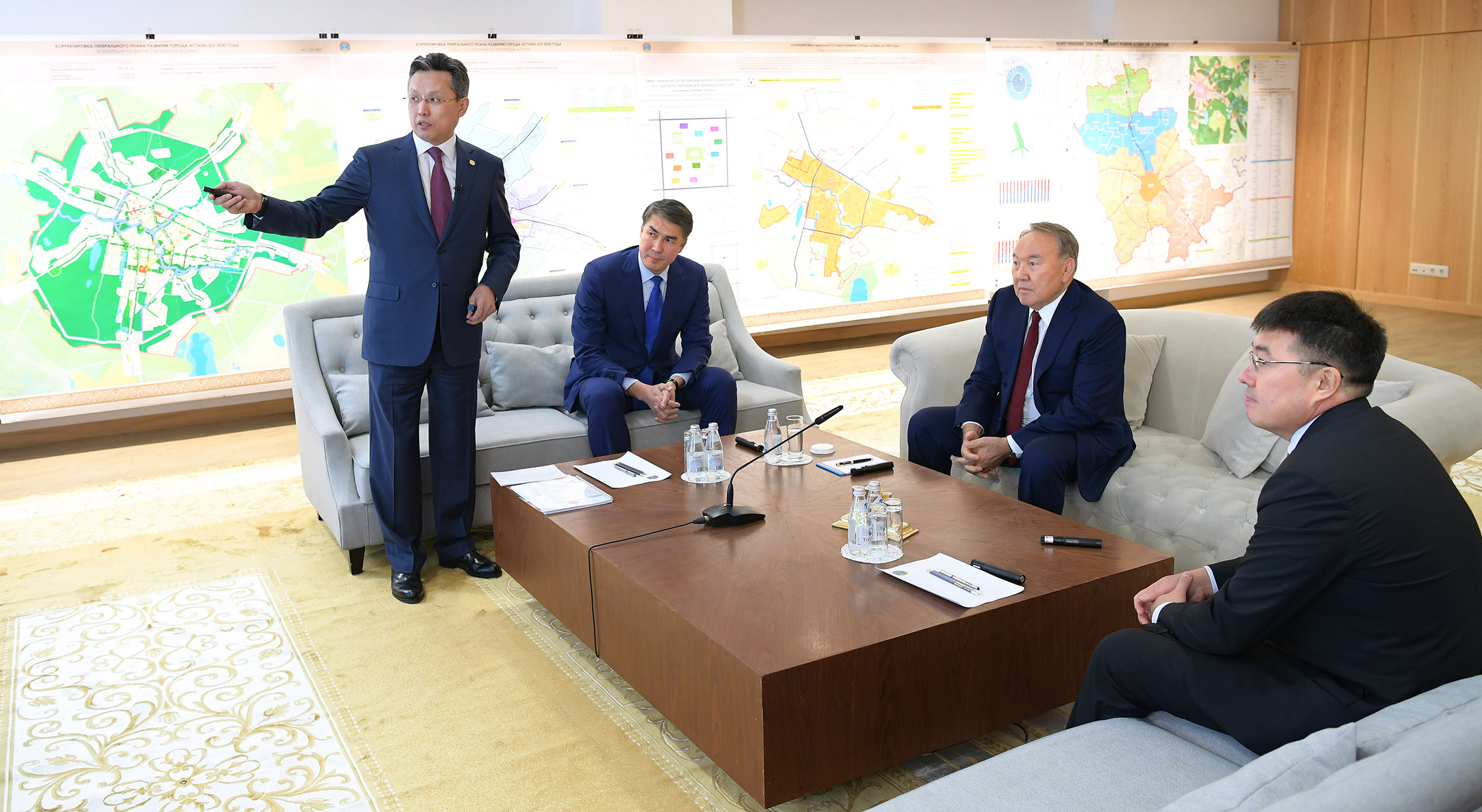Нурсултан Назарбаев ознакомился с генпланом Астаны 