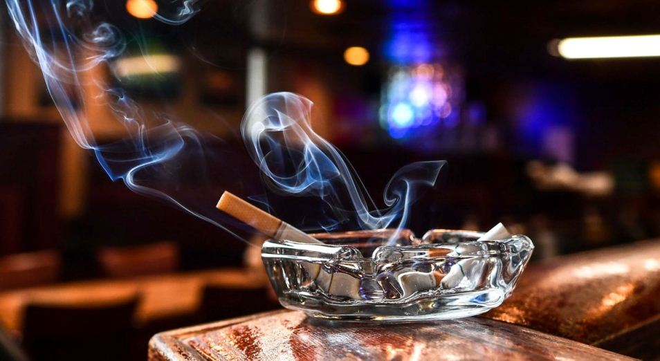 В Казахстане под запрет могут попасть курилки в ресторанах