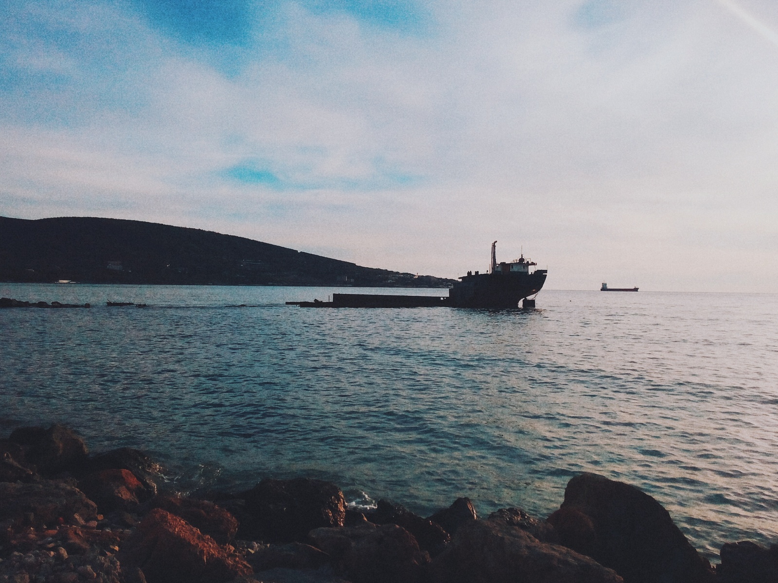 В Черном море затонуло судно из-за возможного смещения груза