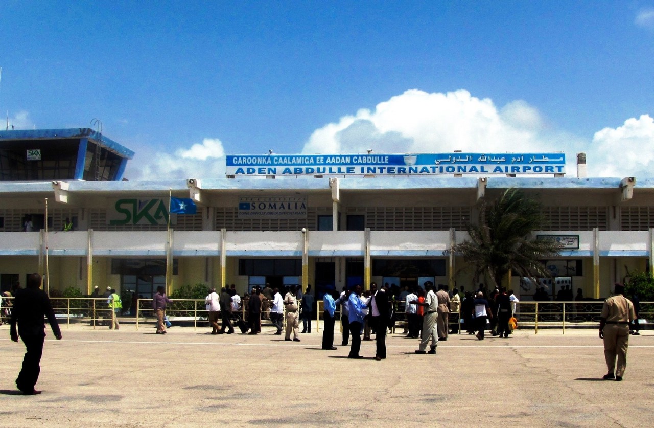 В результате обстрела аэропорта в столице Сомали ранены шестеро