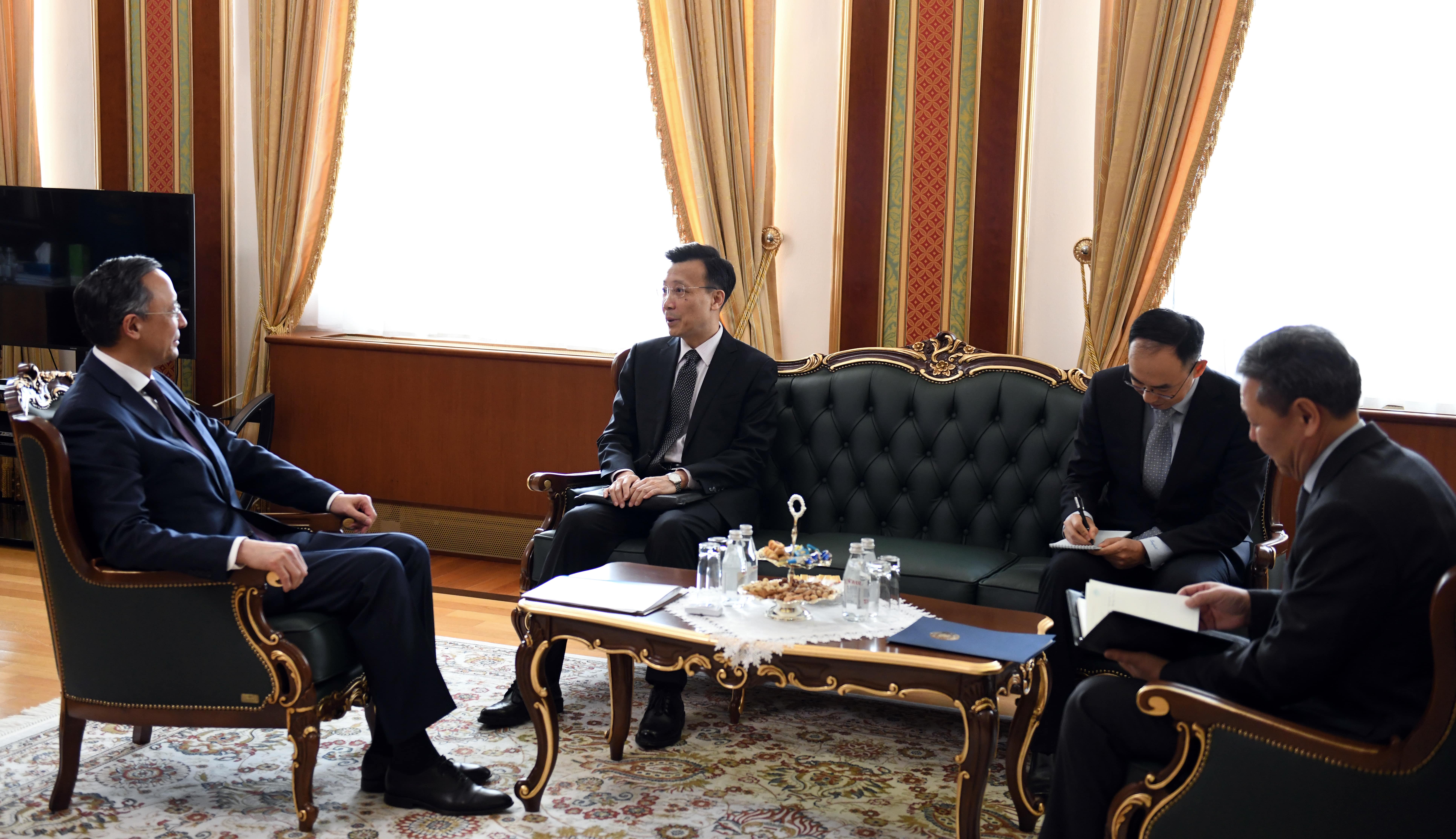 Глава МИД РК на встрече с послом КНР поставил вопрос возобновления выдачи виз 