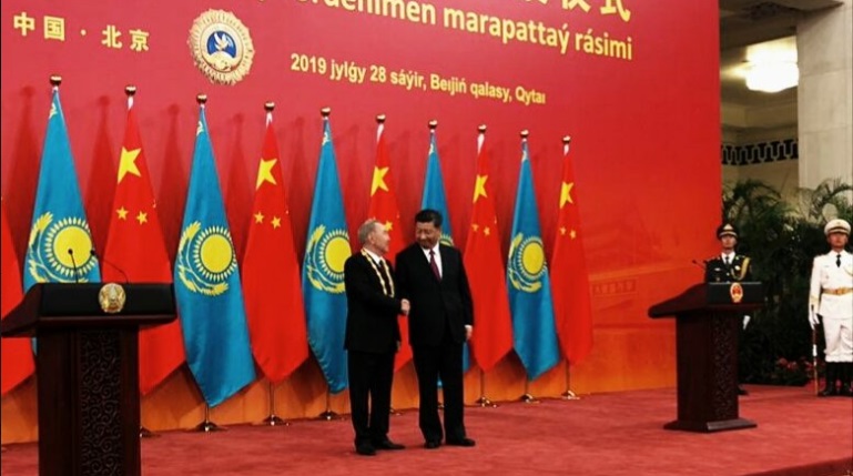 Си Цзиньпин наградил Нурсултана Назарбаева орденом Дружбы КНР