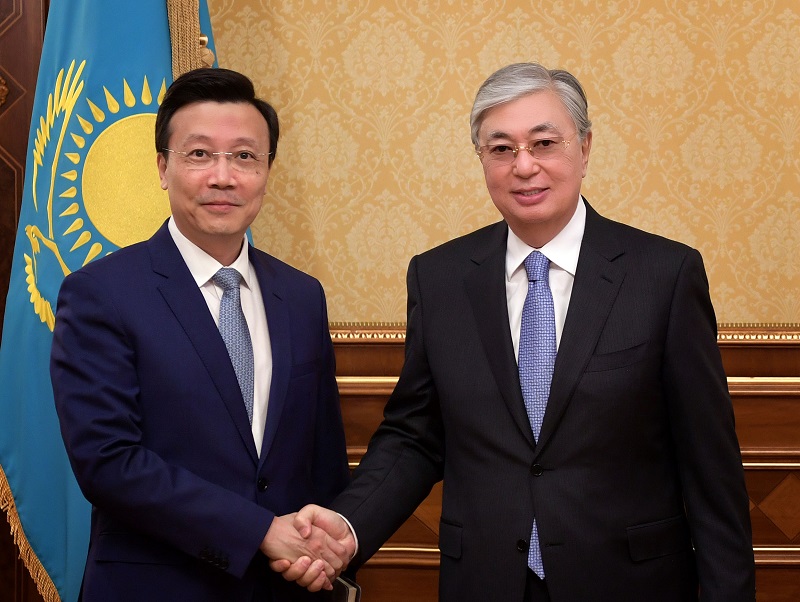 Глава государства обсудил с послом КНР предстоящий визит в Китай