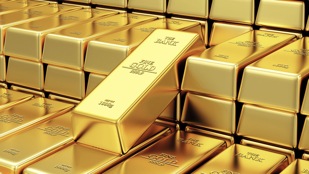 Цена золота опустилась ниже $1900 
