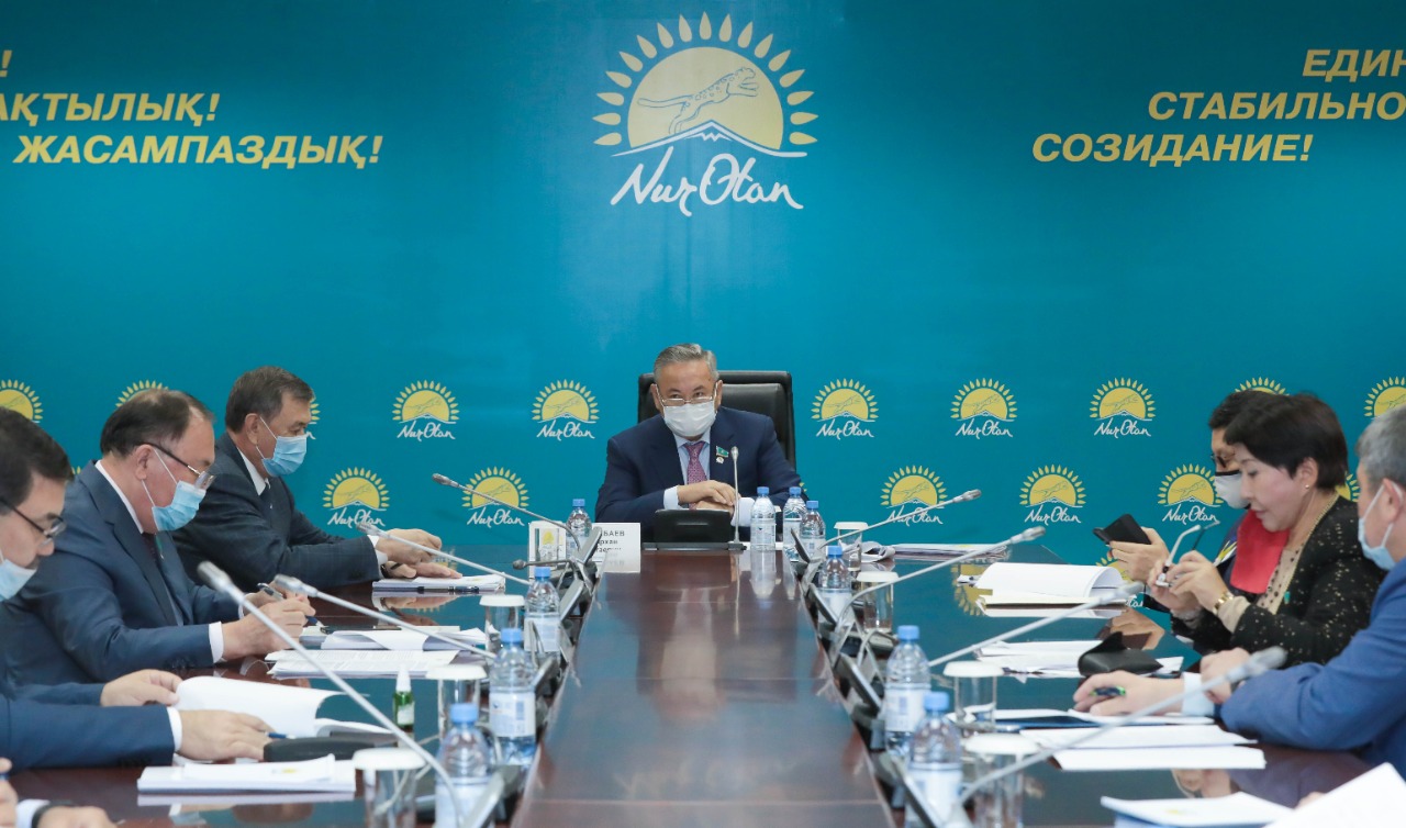 Привлечь к партийной ответственности ряд чиновников Акмолинской и Алматинской областей потребовали в Nur Otan