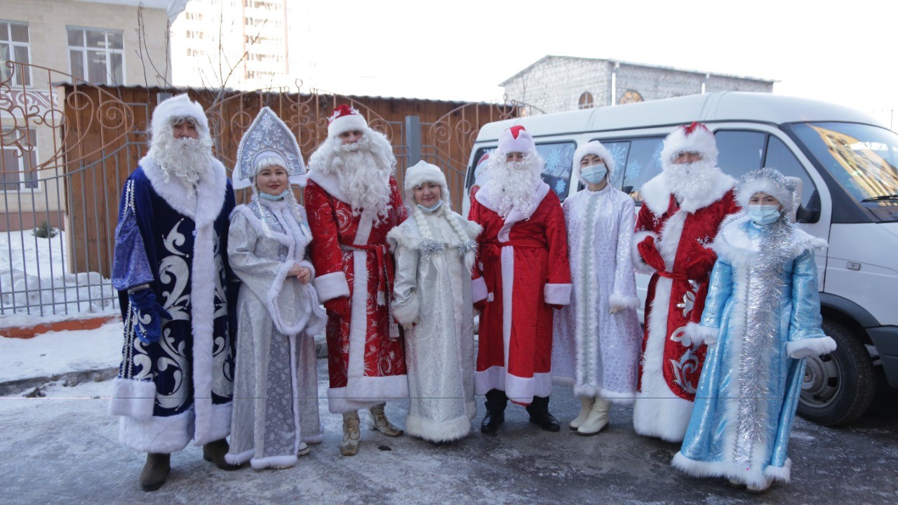200 маленьких астанчан получили новогодние подарки от имени президента Казахстана