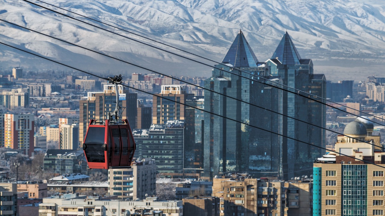 Больше трети казахстанцев проживает в 4 городах