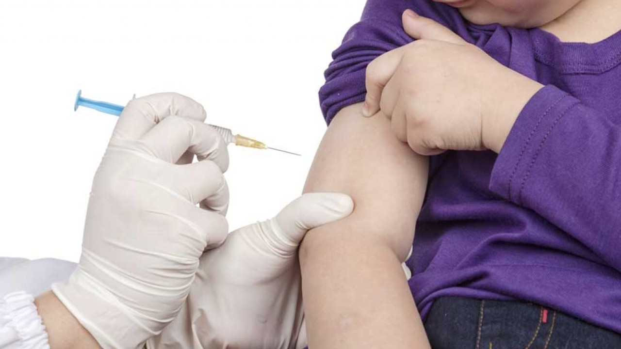 Возросло число россиян, поддерживающих вакцинацию детей от COVID-19  