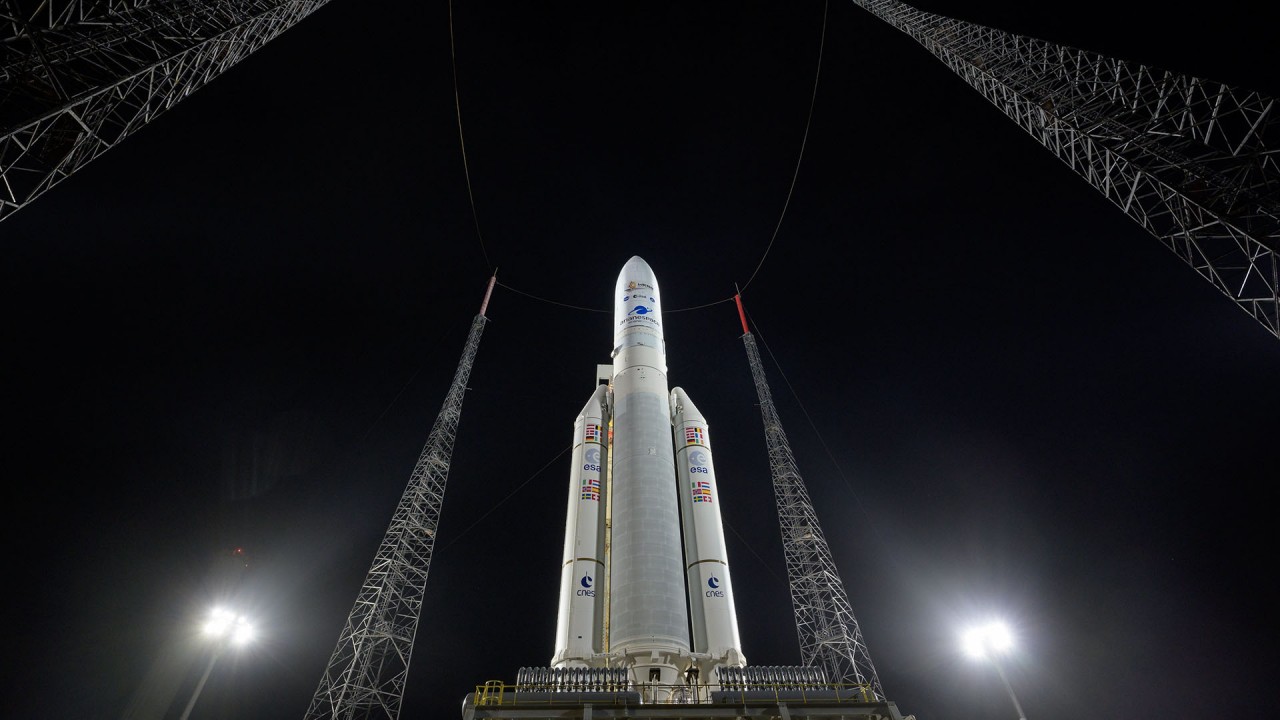 Ракета Ariane V в субботу стартует на орбиту с крупнейшим в мире космическим телескопом для изучения Вселенной