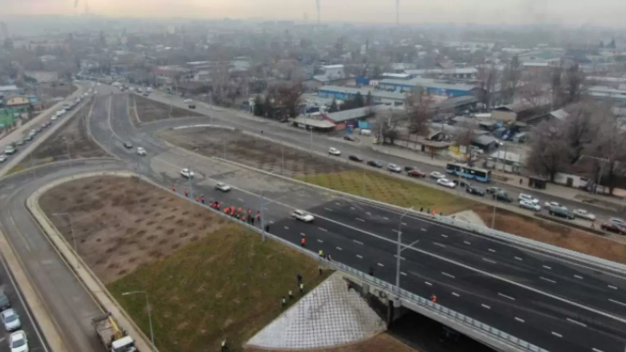 В Алматы изменили схему движения на новой развязке по пр. Рыскулова