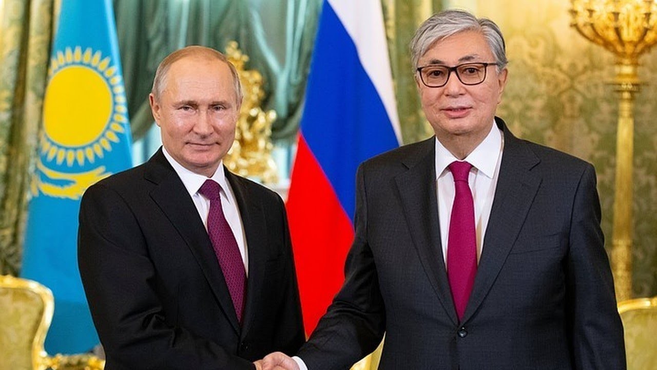 Токаев встретился с Путиным на неформальном саммите СНГ 
