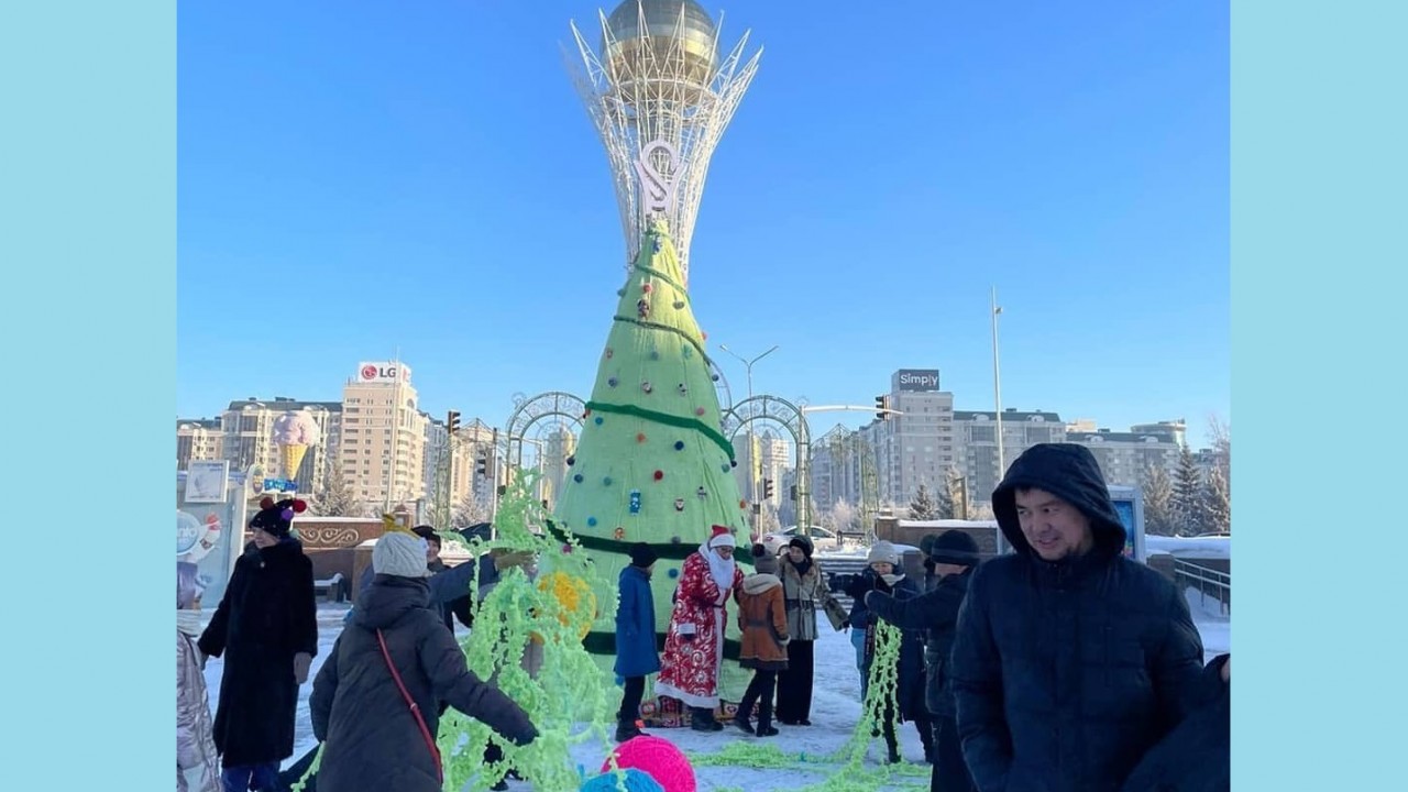 Нұр-Сұлтанда биіктігі 7 метр қолдан тоқылған эко-шырша жасалды