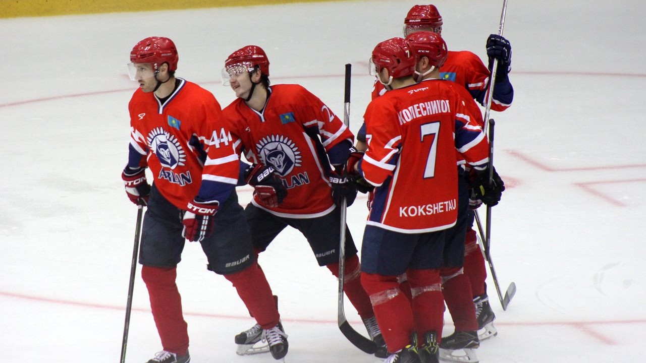 Чемпионат Казахстана по хоккею: "Арлан" уходит в отрыв от соперников