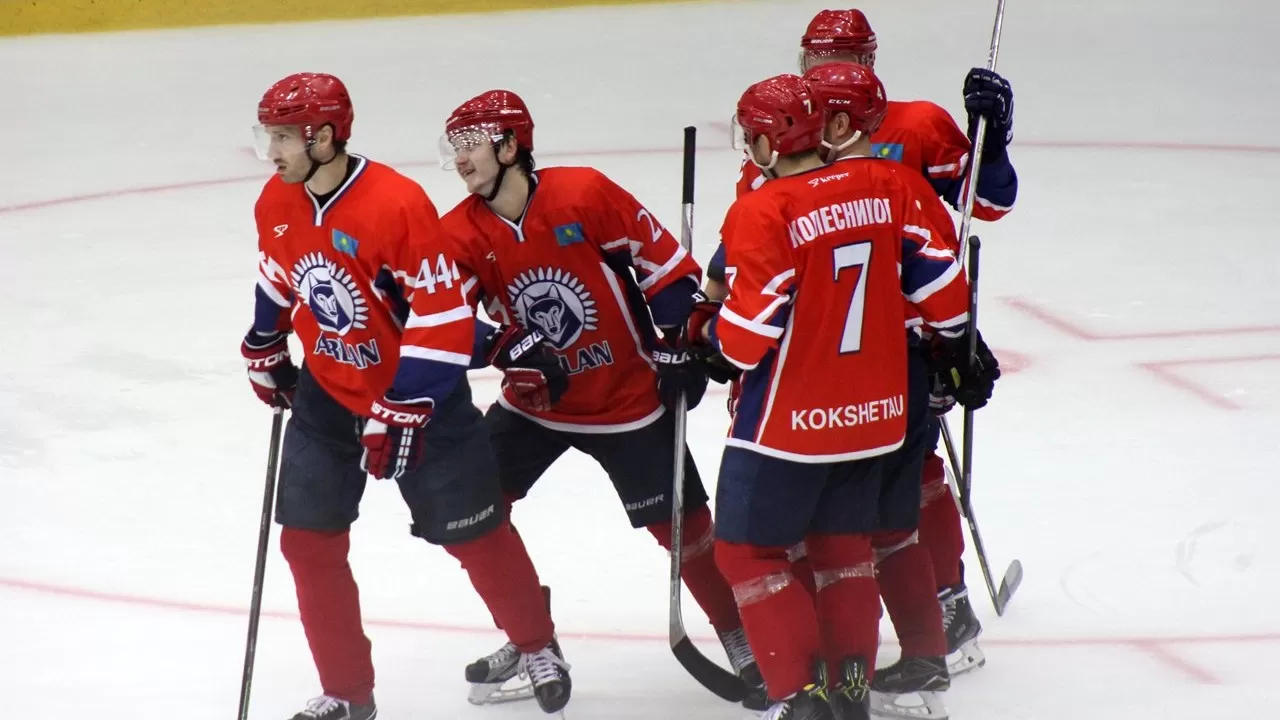 Чемпионат Казахстана по хоккею: "Арлан" уходит в отрыв от соперников