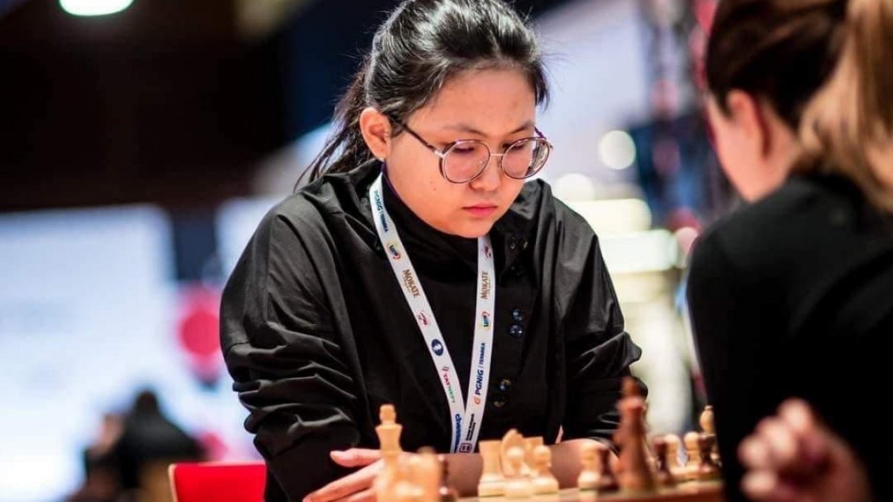 Казахстанка Бибисара Асаубаева взяла второе место на ЧМ по шахматам