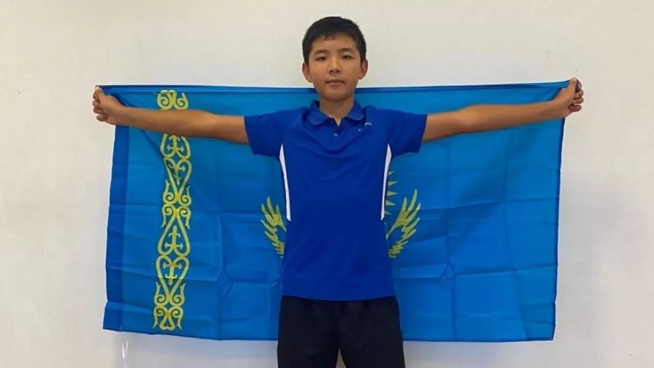 Казахстанец третью неделю удерживает лидерство в чемпионской гонке "Мастерса" 