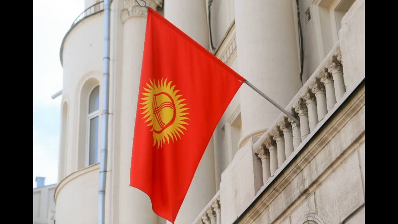 Посольства Кыргызстана "заминировали" в городах России с требованием вывести военных из РК