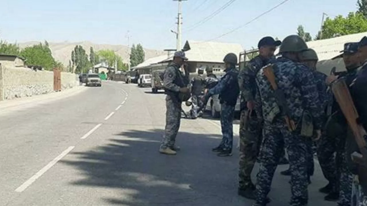 ОДКБ затрещала по швам: между Кыргызстаном и Таджикистаном вспыхнули бои  