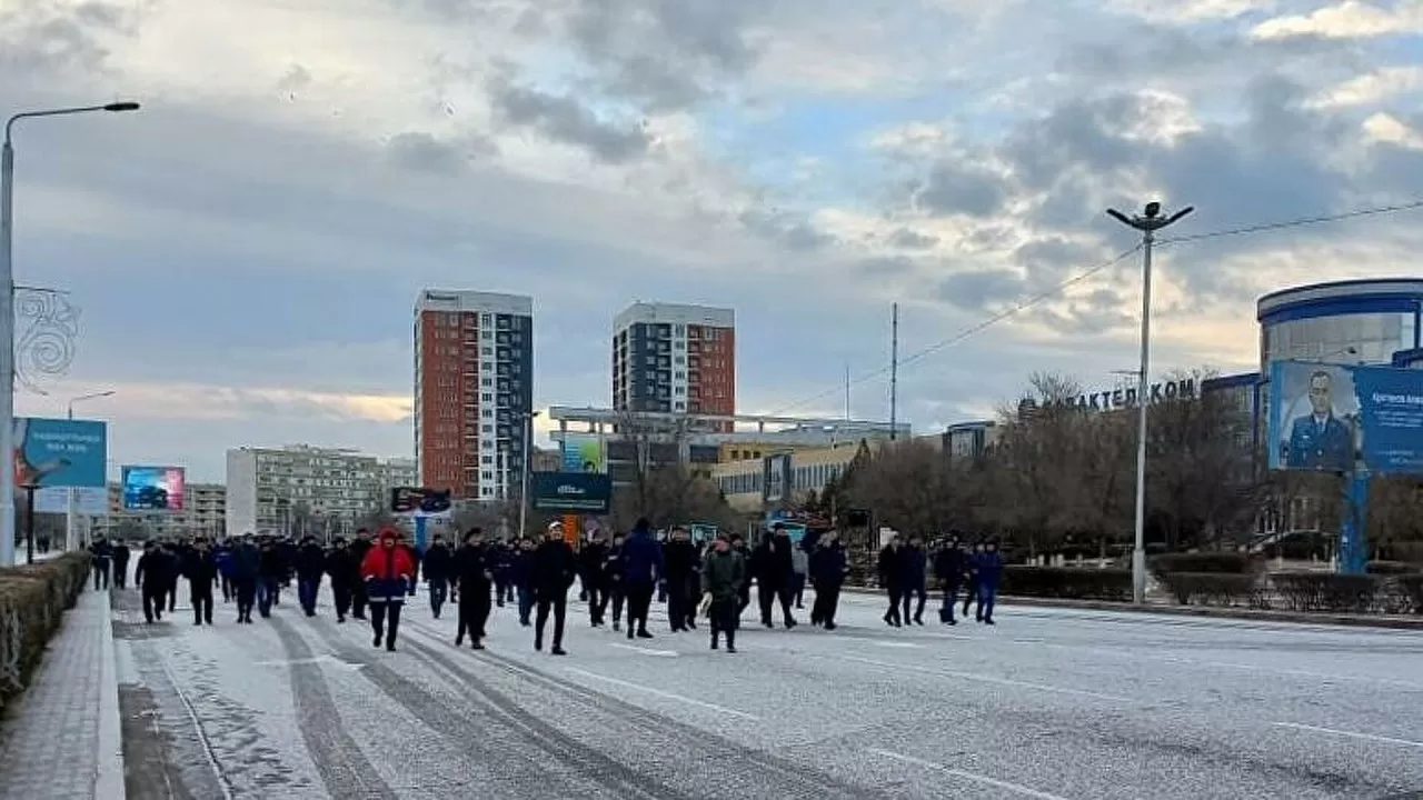 Протестующие ворвались в здание акимата Алматы  