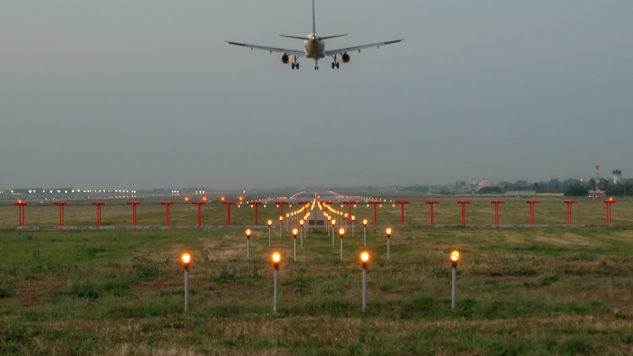 Российская авиакомпания возобновляет полеты в Актобе, Костанай, Караганду  