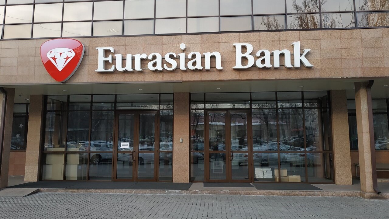 Евразийский банк отменит начисление пени и штрафов на все январские просрочки по кредитам