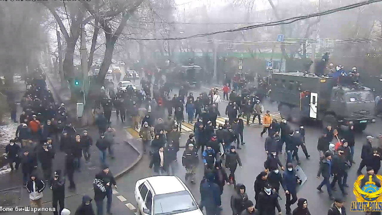 В Алматы поймали захватчика военного КамАЗа и грабителей оружейных магазинов