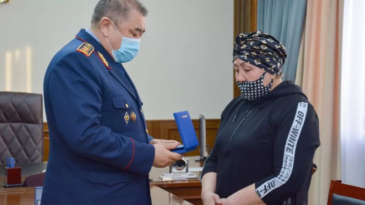 Алматы облысында қаза тапқан полицейлердің отбасыларына мемлекеттік наградалар тапсырылды
