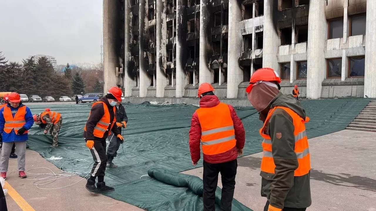 660 человек работают над расчисткой акимата Алматы