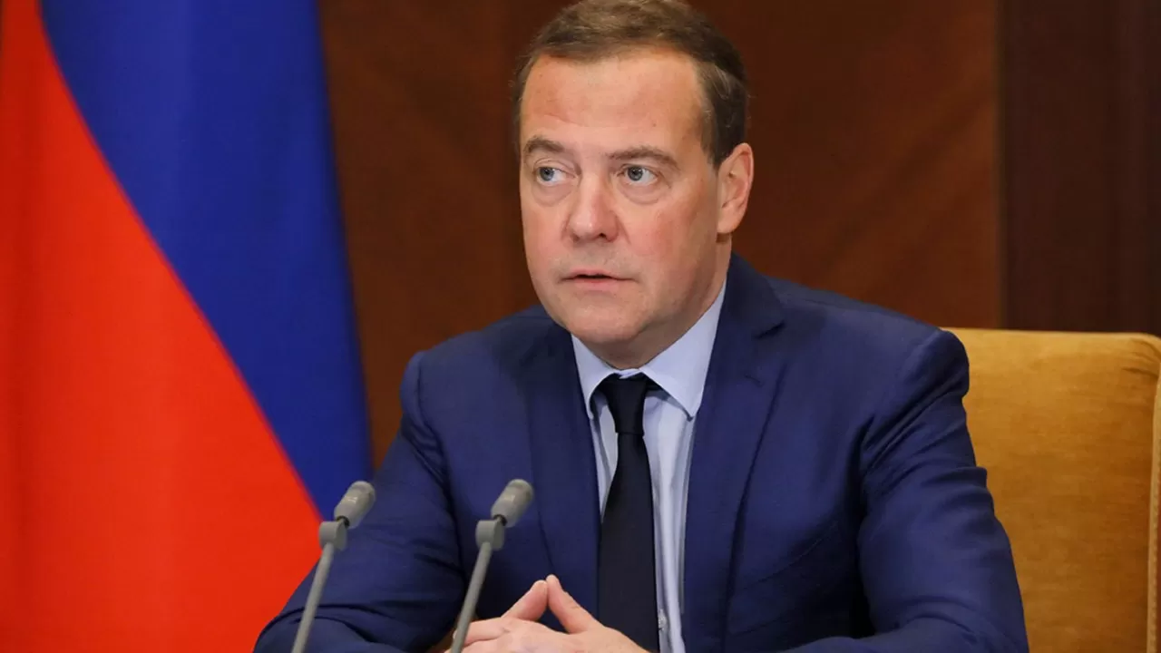 По мнению Медведева, в Казахстане произошла попытка "цветной революции"