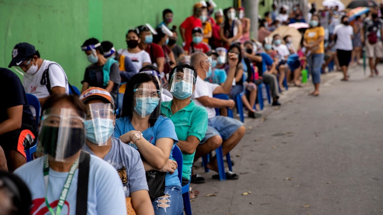 На Филиппинах вновь ужесточают коронавирусные ограничения