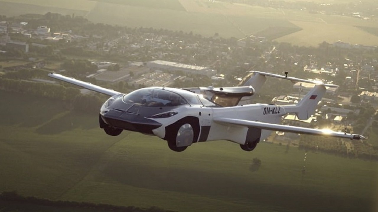 Из спорткара в мини-самолет: сертифицирован первый летающий автомобиль