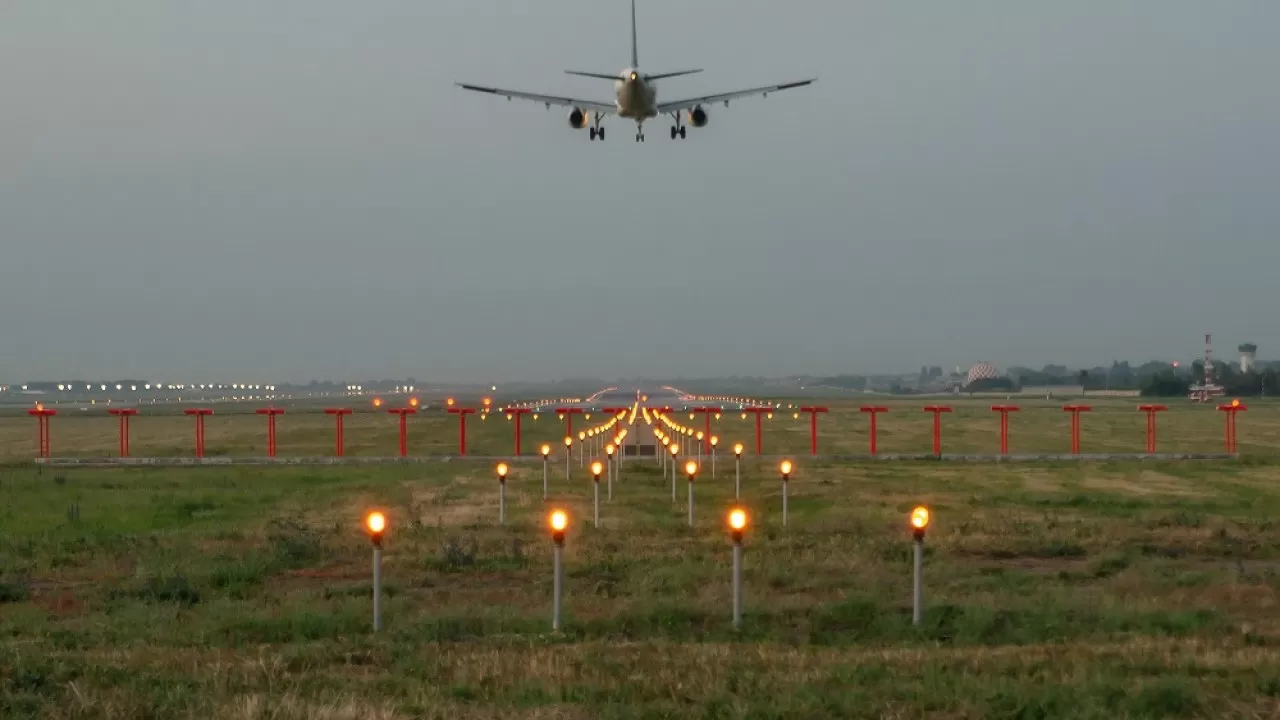 Аэропорт Алматы не принимает самолеты – фейк  