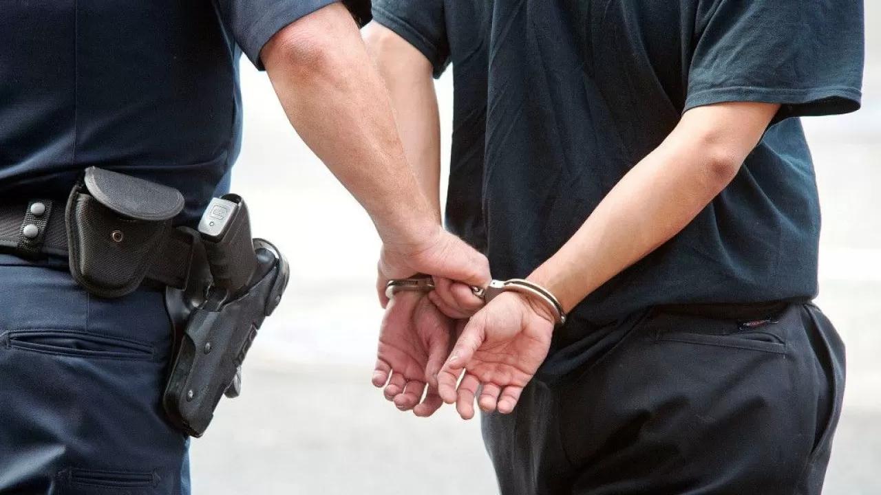 Алматыда полиция ұрланған қару-жарақ сақталған қойманы тапты