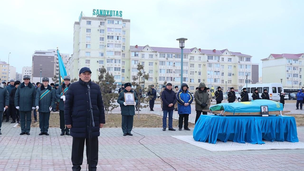 В Актау попрощались с курсантом, погибшим во время теракта в Алматы  