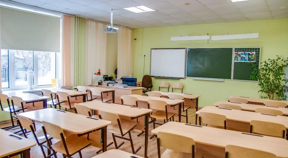 В Алматы школьников и студентов переводят на дистанционный режим