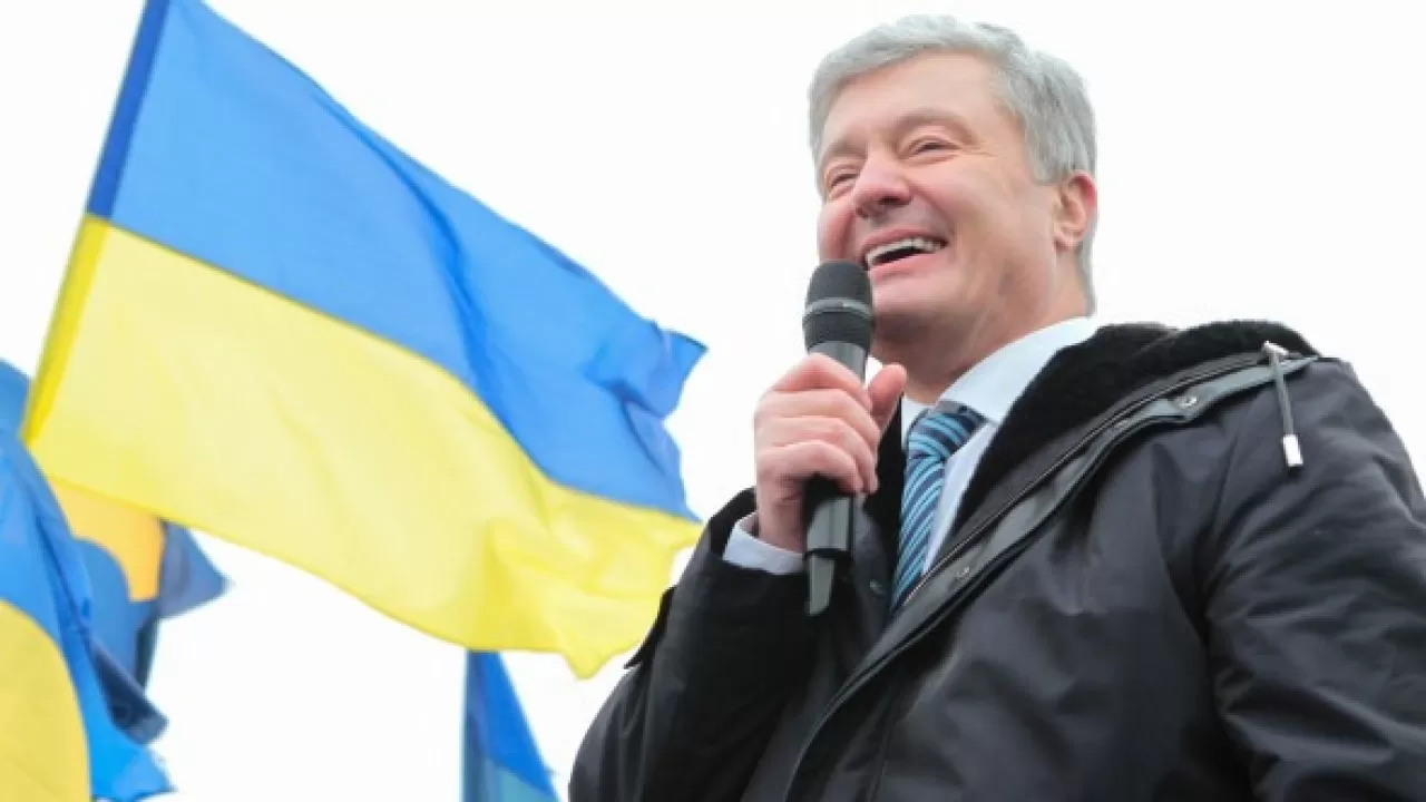 Порошенко: Украинадан кетуге Зеленский тыйым салды
