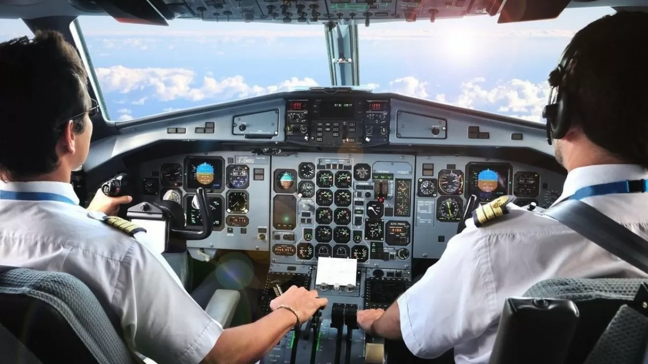 Военкомат забрал российского пилота из самолета перед вылетом на глазах туристов