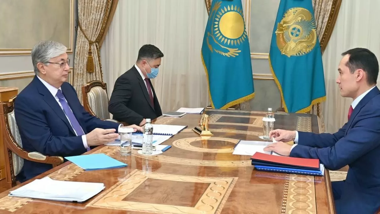Токаев принял председателя правления АО "НК QazaqGaz" 